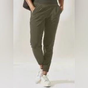 Athleta Textured Brooklyn Jogger pants 12
